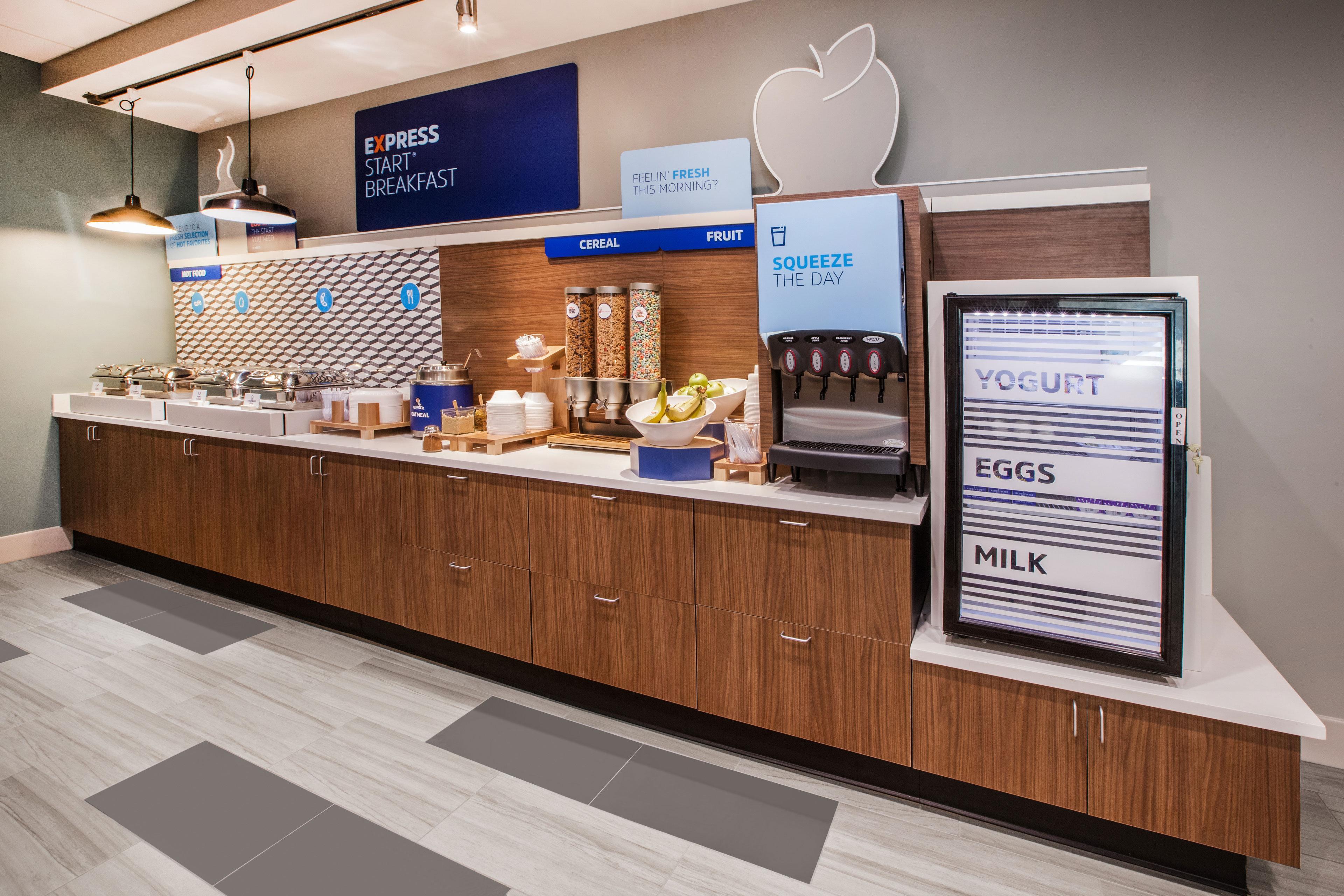 Holiday Inn Express Hotel & Suites York By Ihg Exterior photo